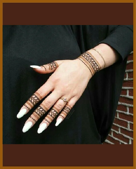 Elegant Wrist And Fingers Net In Simple Back Hand Mehndi
